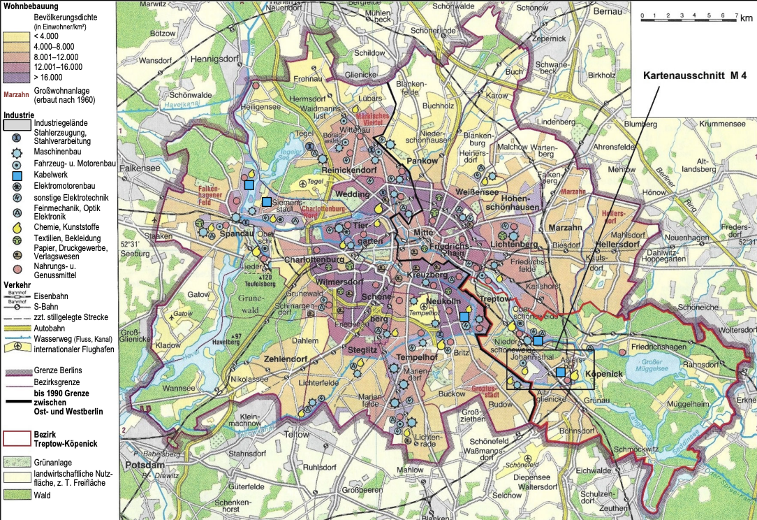 Karte von Berlin mit Wohnbebauung, Industrie, Verkehrswegen und Bezirksgrenzen.